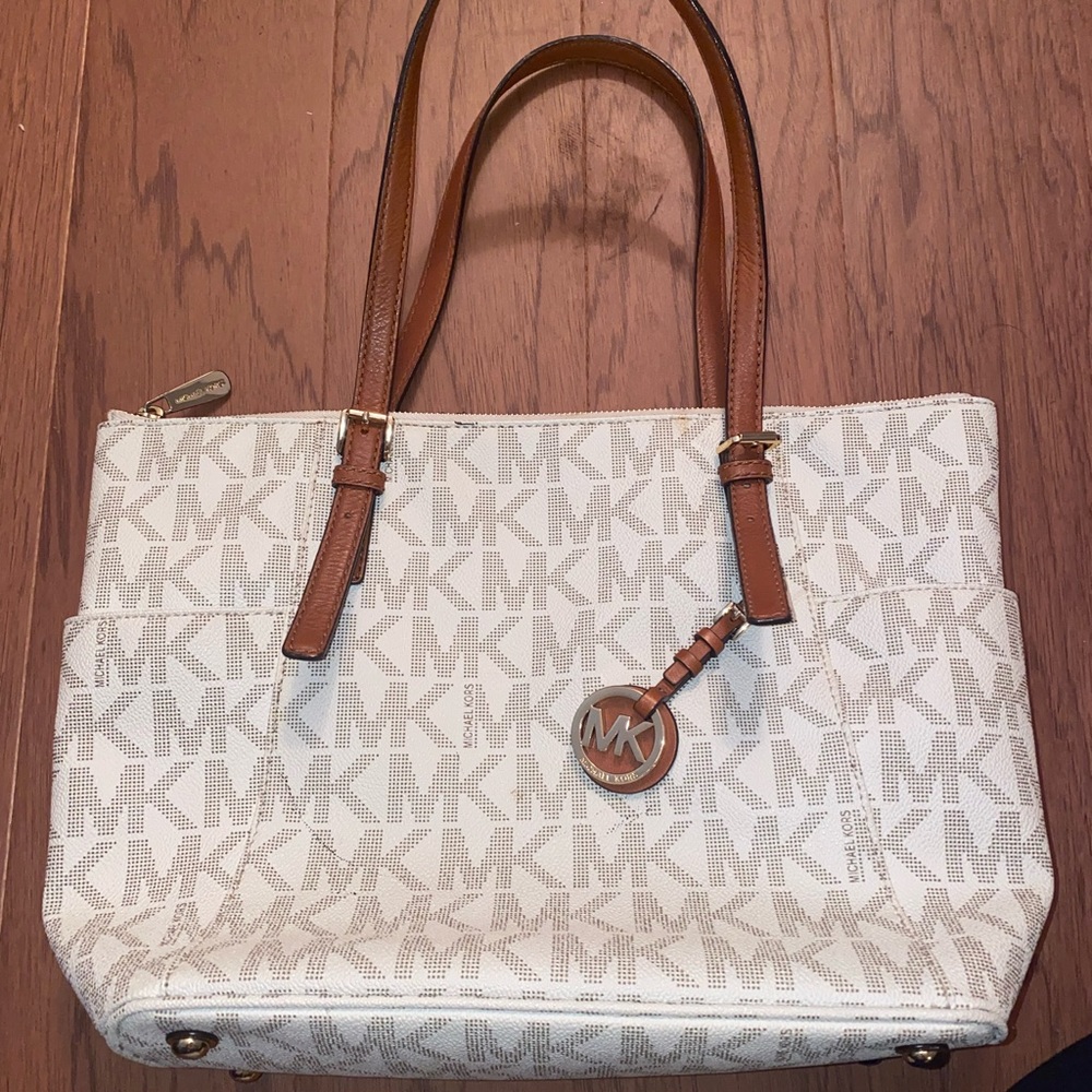 ⭕️SOLD⭕️ Michael Kors purse - Picture 2 of 5